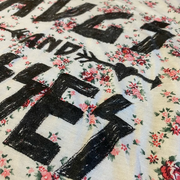 Modern Lux Floral Top - Picture 3 of 4